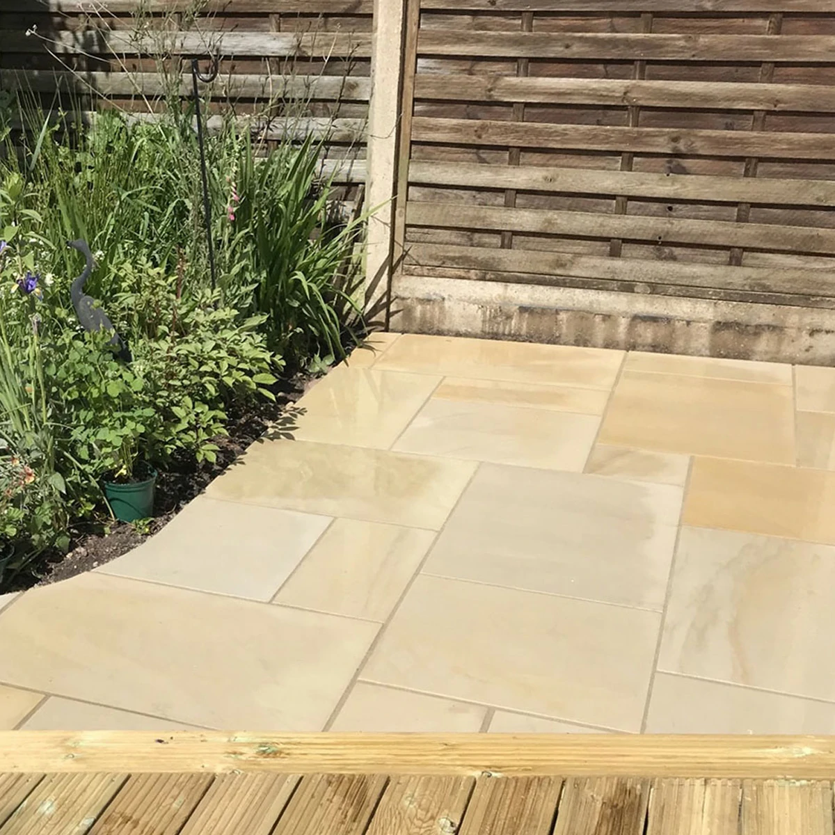 Sawn Mint Indian Sandstone Paving Slabs - Patio Kit - 20mm
